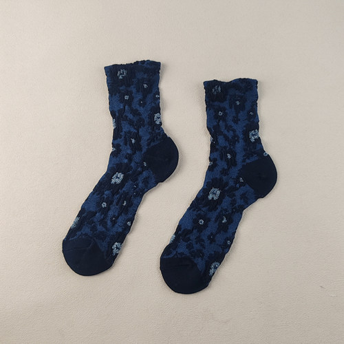 外贸库存春女士中筒袜子棉混四季款吸汗防臭透气浮雕花朵银线女袜