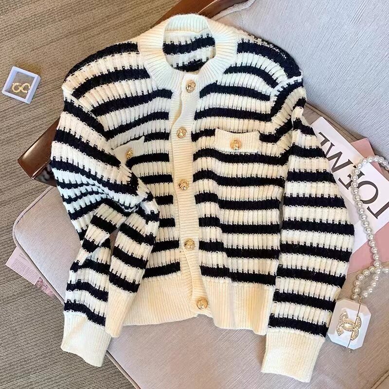빅 브랜드 클리어런스 작은 향수 스타일 흑백 스트라이프 니트 가디건 탑 여성 가을 ??겨울 신상 게으른 스웨터 재킷