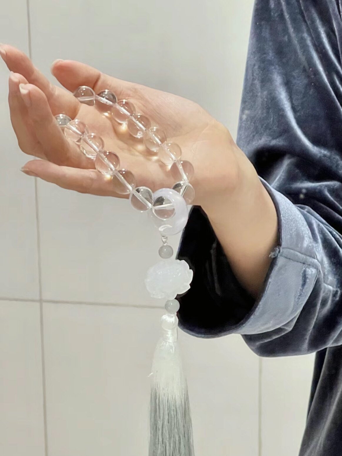 天然白水晶7a级手持佛珠莲花吊手链