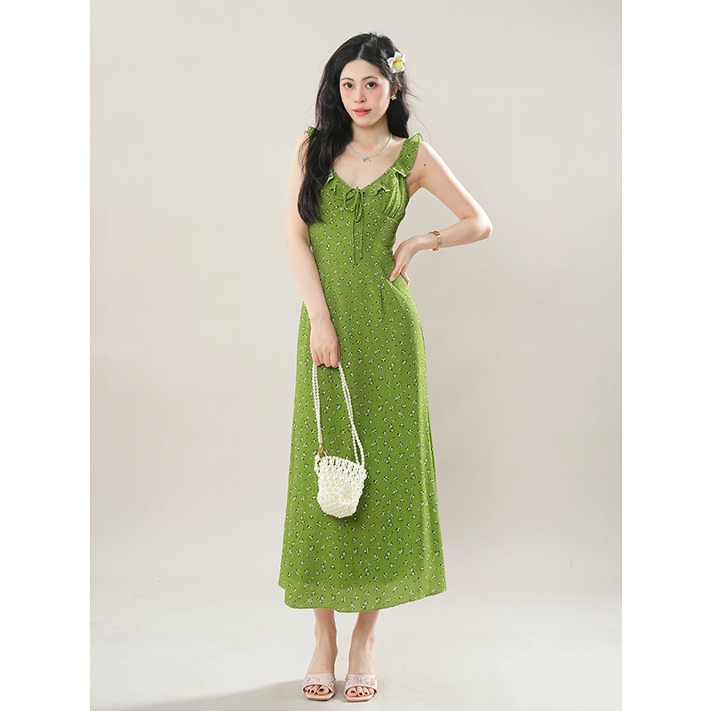 减龄2025超火海边度假长裙高级感超好看千金风绿色吊带连衣裙子女