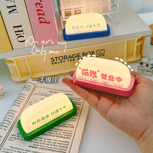 打工人工位励志摆件磁吸办公桌装饰物烦恼留在门外年轻人个性小物