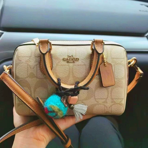 Французский склад -счетчик подлинная рекомендация великого Бога Хороший выбор предметов. Упаковка для ботинков 2024 Летняя новая кожаная наволочка сумка