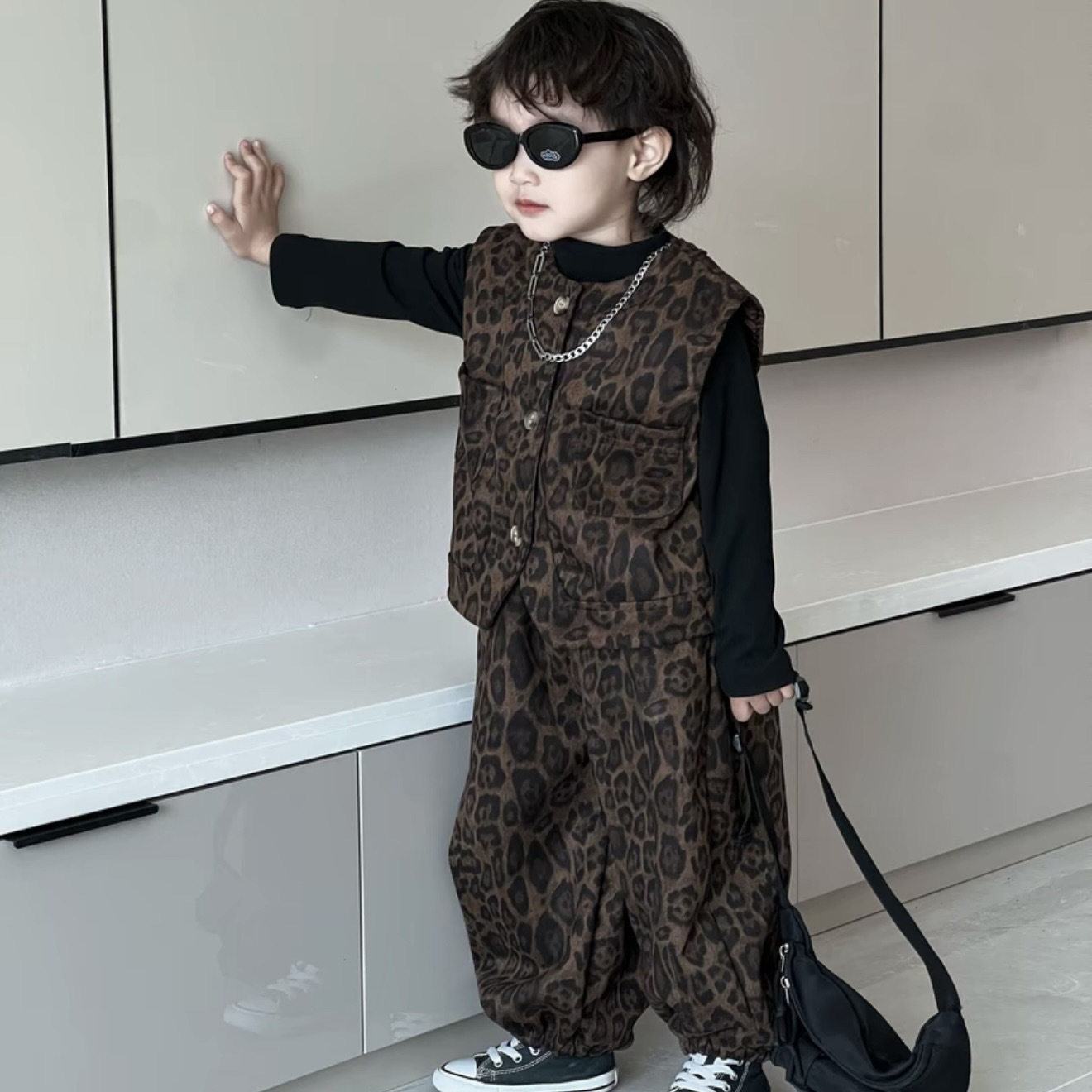 男童秋季套装2026春季新款男女宝宝豹纹马甲帅气打底衫长裤三件套