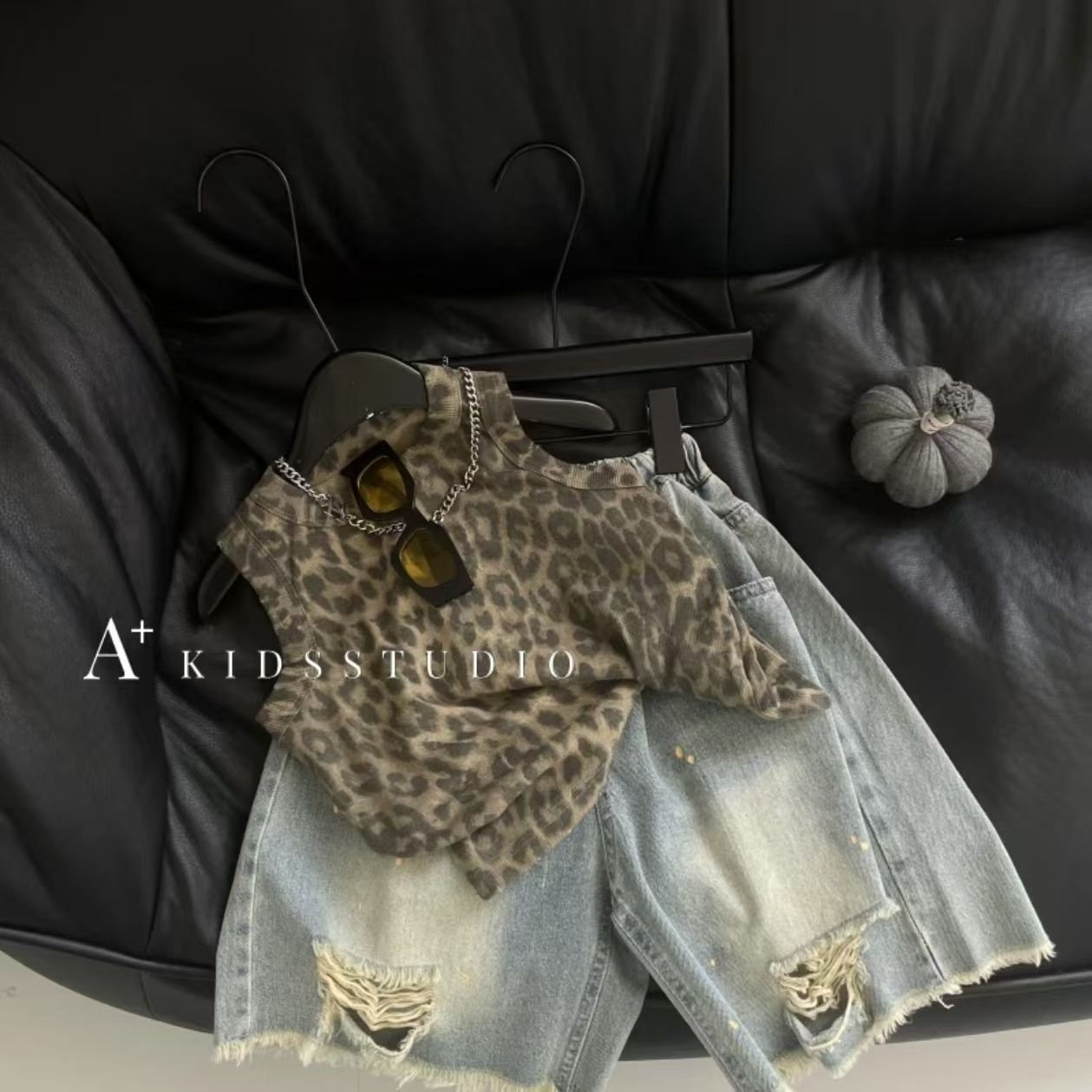 男童夏季背心套装2026新款韩版牛仔破洞短裤儿童豹纹无袖两件套潮