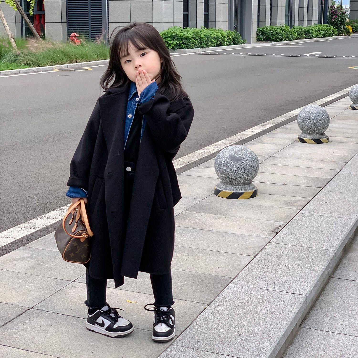 韩国中小童装毛呢大衣新款儿童秋冬黑色外套女童长款气质呢子风衣