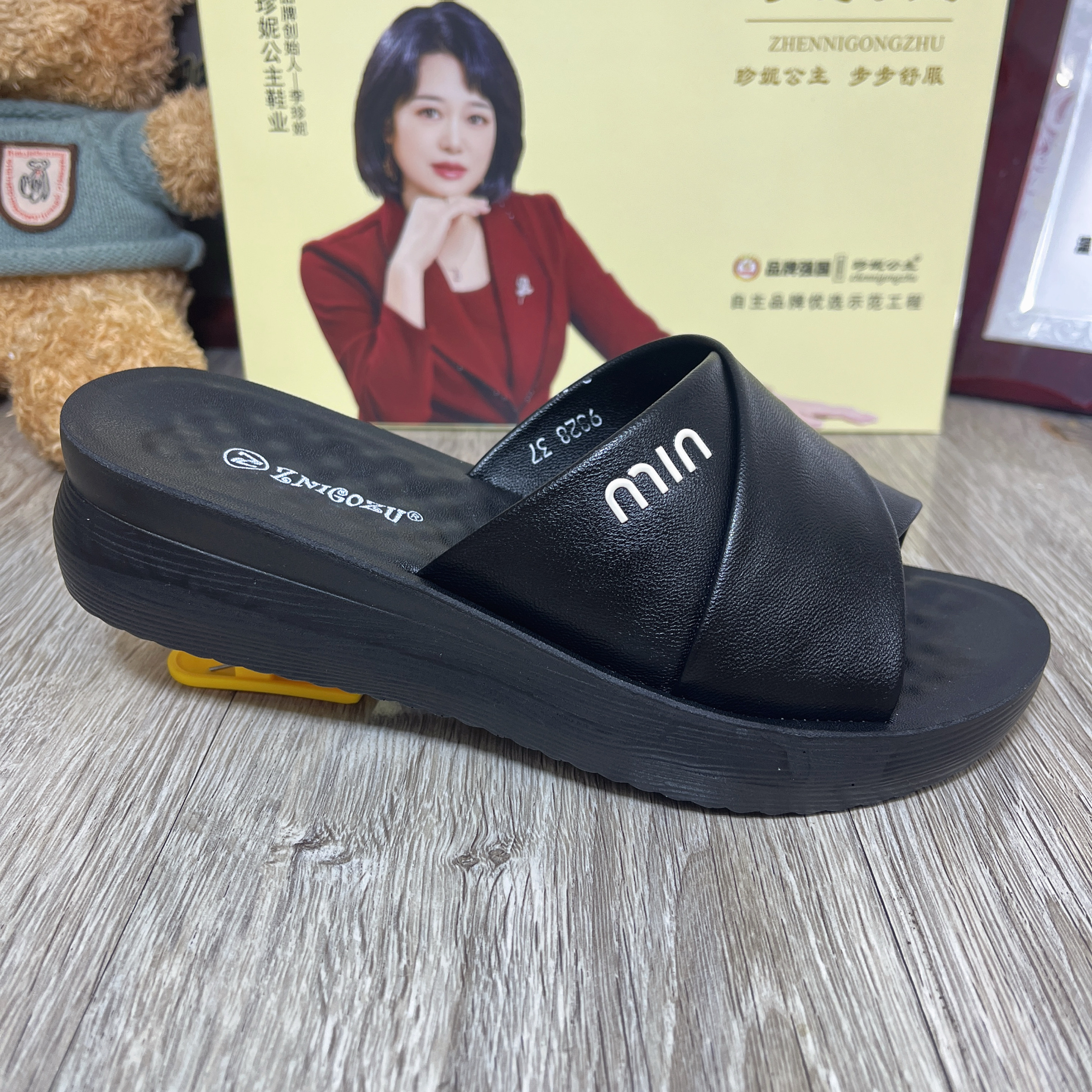 真皮厚底坡跟凉拖鞋女夏季新款外穿软底防滑轻便沙滩拖鞋女一字拖