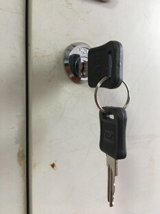 更衣柜锁文件柜锁信箱偏心转舌锁铁皮柜子锁储物柜锁柜门锁芯锁头