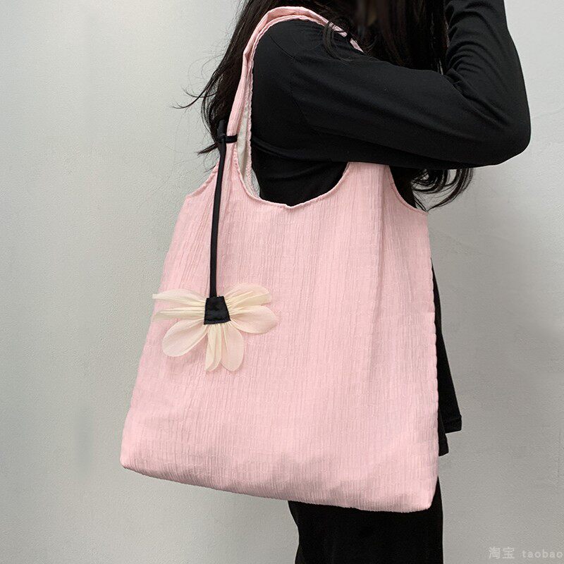 2026年褶皱刺绣背心包文艺风小清新上班通勤帆布包大容量手提袋