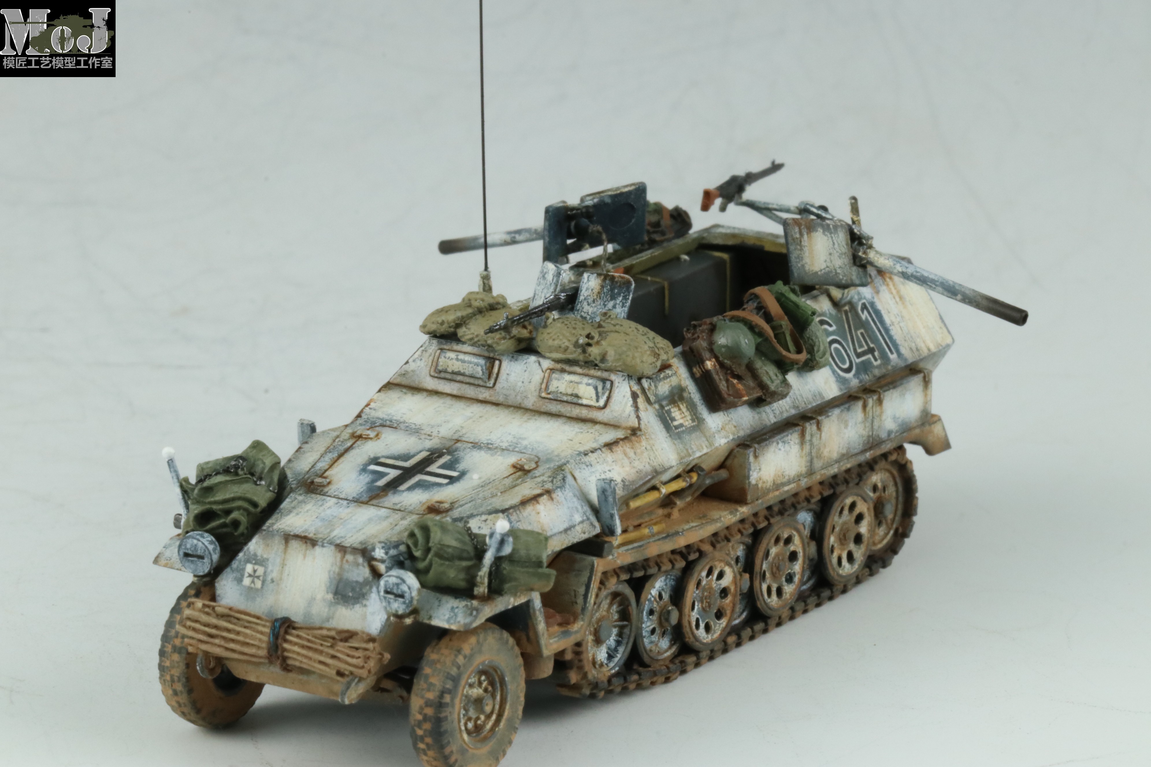 72利华251半履带装甲车成品