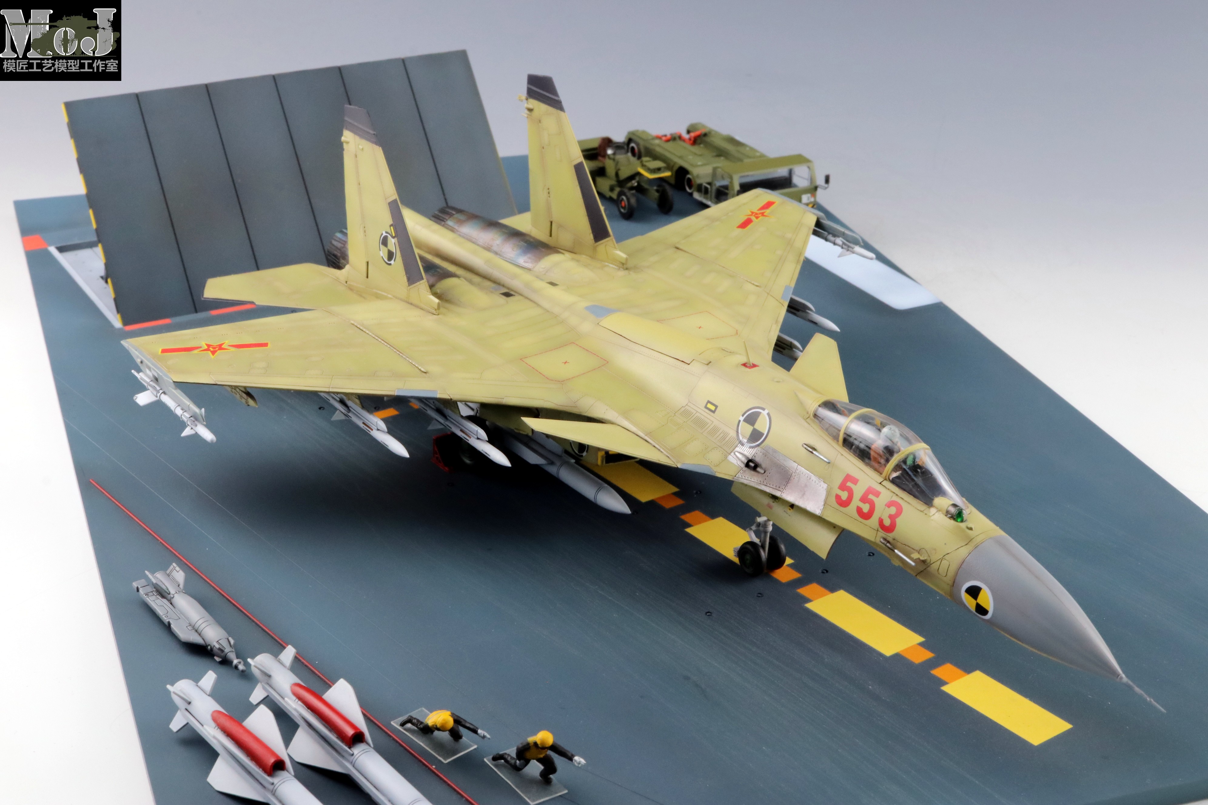 【模匠】小号手 01670 中国歼15战机带起飞甲板 飞鲨战机成品代工