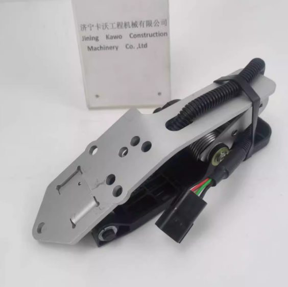 山推SD16SD32推土机脚油门