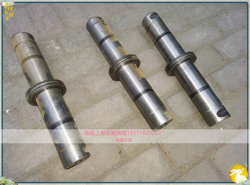 适用于山推SD22 22S SD24推土机引导轮轴 154-30-23122