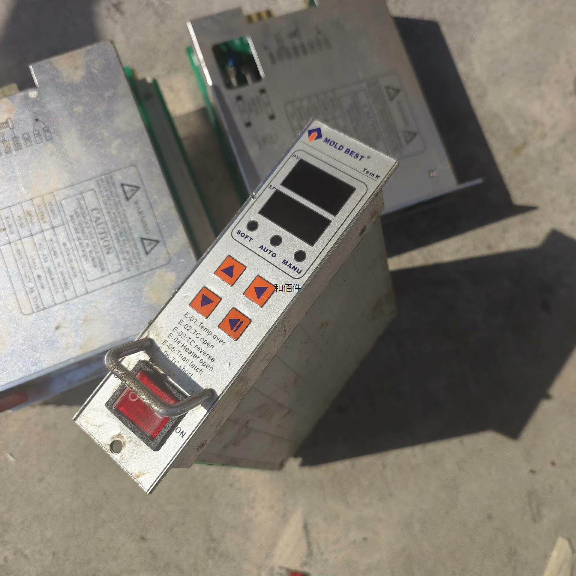 修议价热流道温度控制卡，原拆机二手，数量有10个 标价单台需要