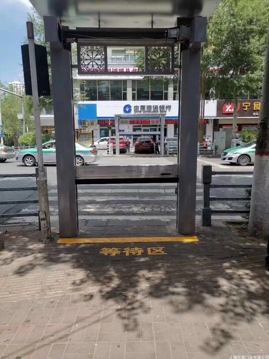 交通管制人行通道快速门-绿灯通行