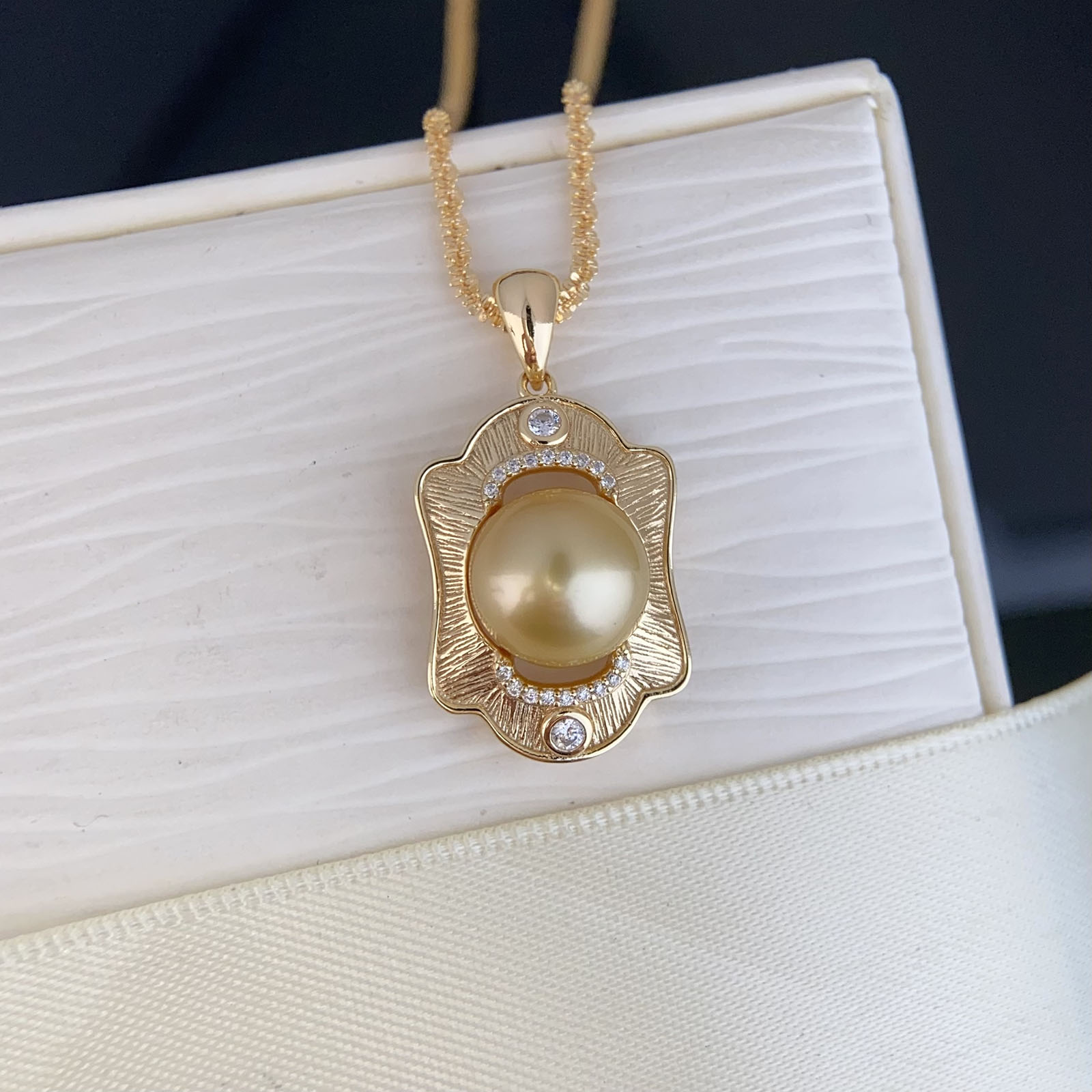 金珠海水珍珠优雅复古吊坠正圆9-10mm女s925纯银珍珠项链妈妈款