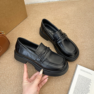 英伦风小皮鞋女2026春秋新款一脚蹬学生乐福鞋厚底圆头配裙子单鞋