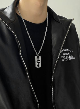 个性刀片吊坠钛钢男士项链ins潮嘻哈百搭装饰卫衣链小众设计配饰