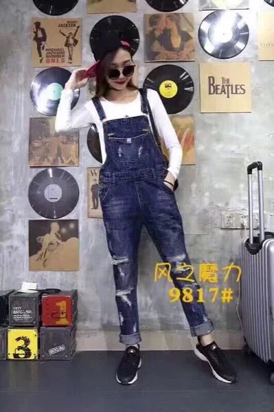 2026新款韩版时尚百搭宽松显瘦休闲背带裤无弹纯牛仔裤女破洞
