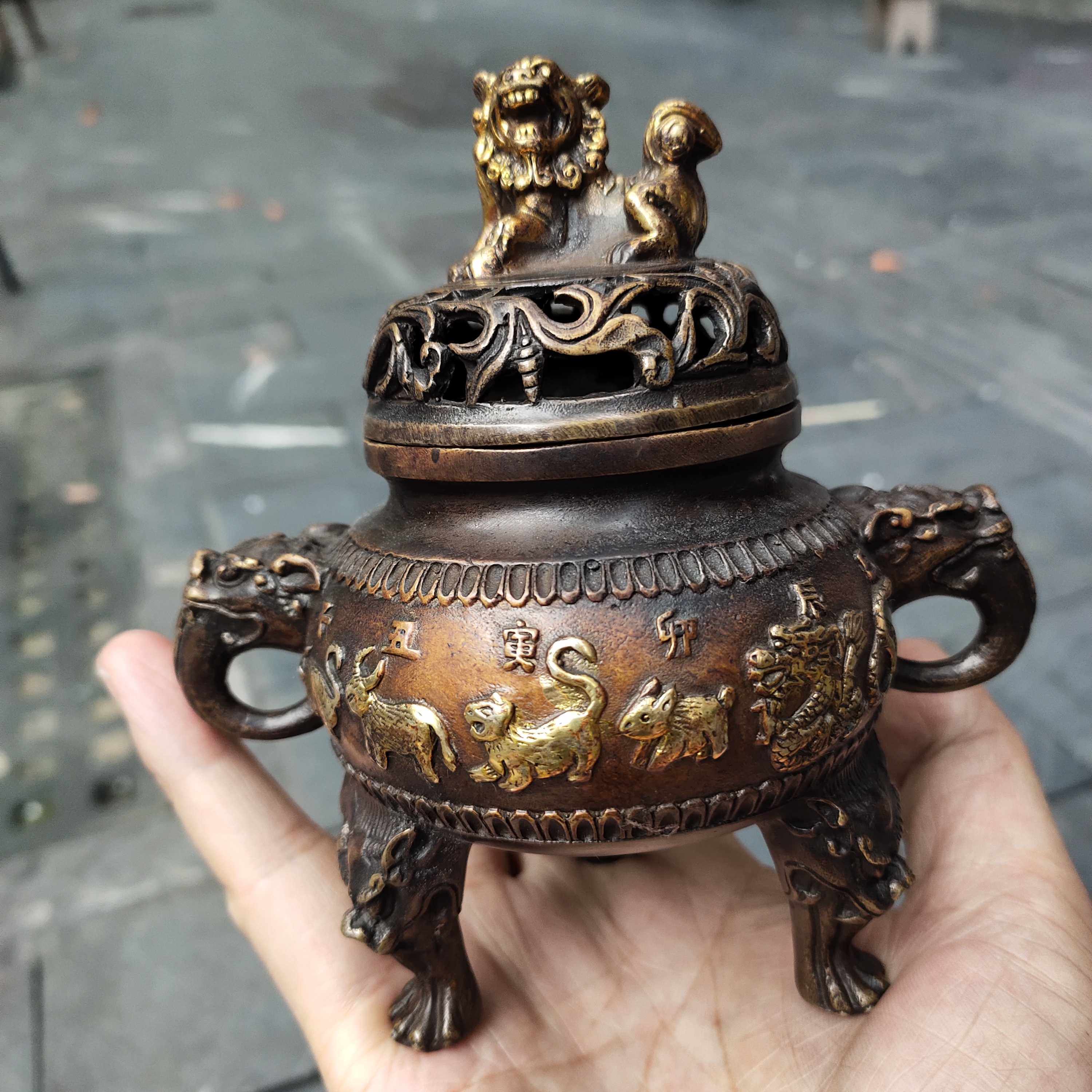 古玩铜器收藏纯铜鎏金十二生肖熏香炉纯铜三足檀香炉佛堂用品摆件
