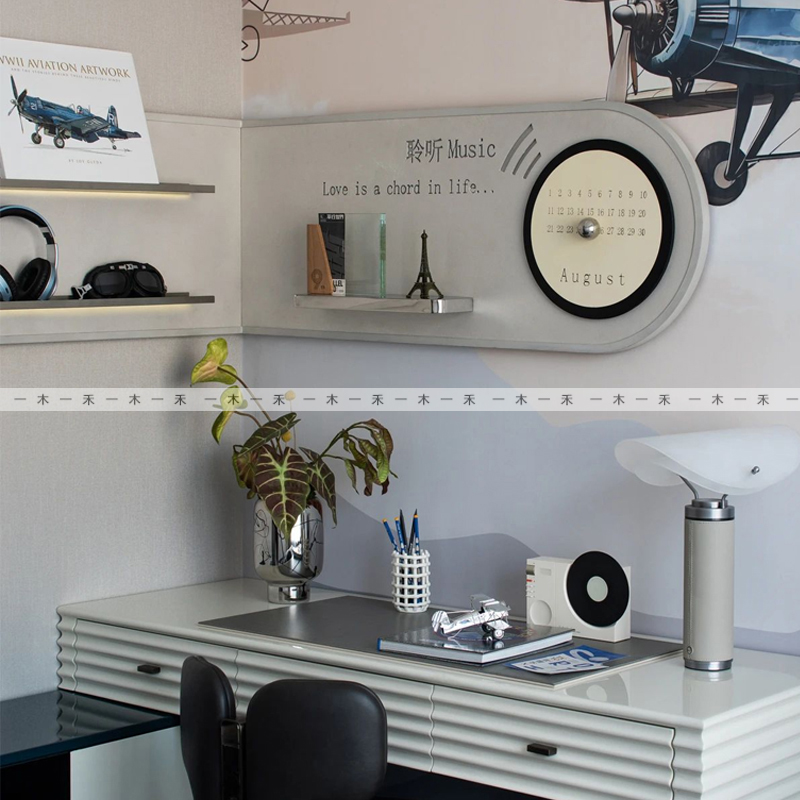 现代样板间儿童房书桌软装摆件创意男孩房潮玩飞机主题搭配装饰品