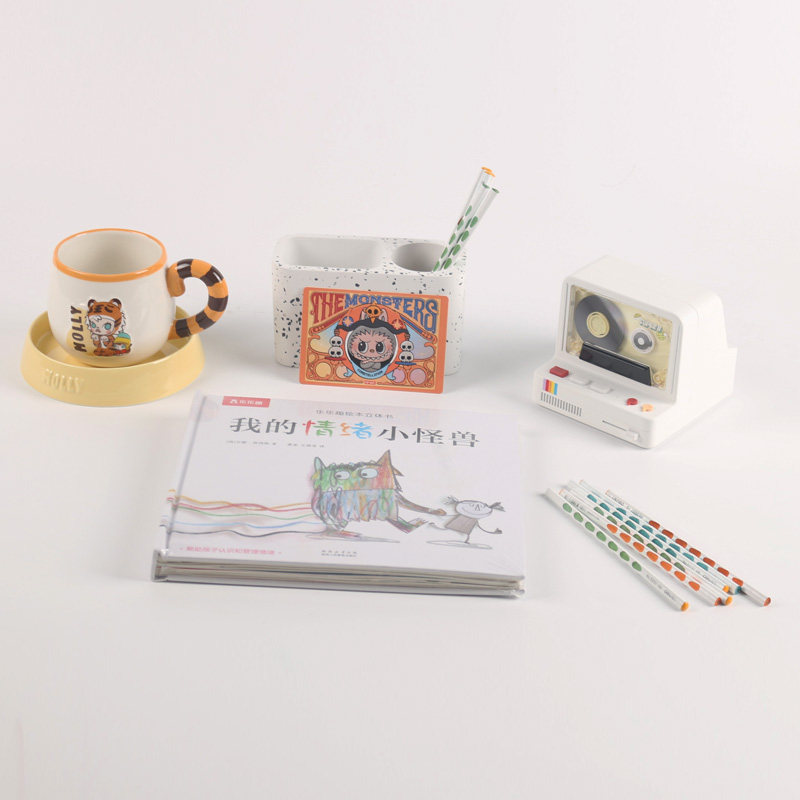 样板间儿童房笔筒书籍创意组合图片