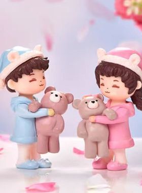 新款抱熊情侣微景观DIY桌面蛋糕装饰配件 睡衣抱熊情侣摆件工艺品