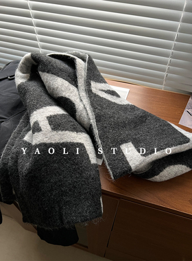 轻奢质感高级感黑色字母加厚复古围巾女冬季新款保暖超大披肩围脖