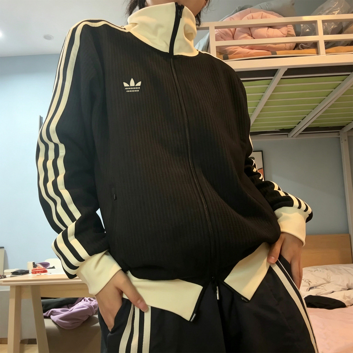 品牌折扣丨三条杠运动休闲上衣华夫格立领拉链外套女条纹宽松开衫