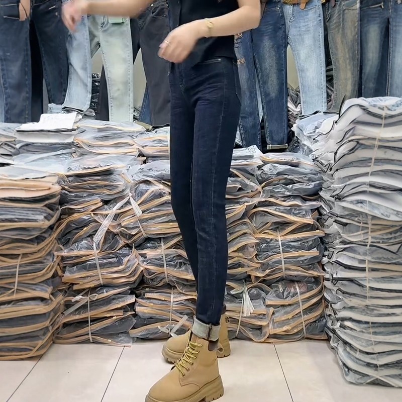 大码女春秋新款小脚铅笔牛仔裤