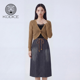 kodice2026春新款咖色短款镂空提花针织开衫棉质牛仔连衣裙子套装