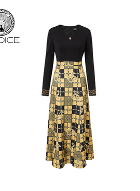 kodice春秋新款女黑色拼接纹印花连衣裙子收腰长袖烫钻V领气质