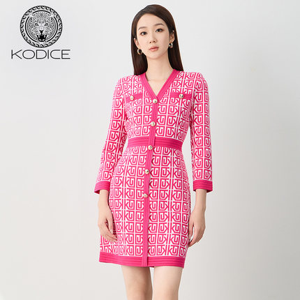 kodice秋冬新品女粉色V领撞色提花针织连衣裙子小香风收腰时尚