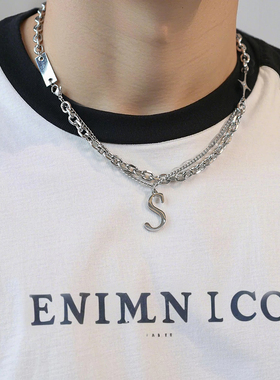 叠戴星芒字母钛钢吊坠男生项链情侣ins女潮牌百搭配饰锁骨链潮牌