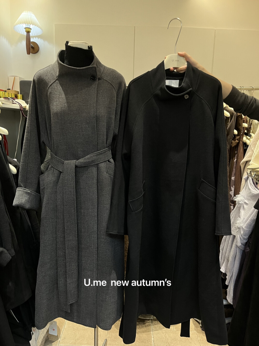 广州U.me高级大牌感老钱风立领宽松风衣外套女早秋英伦风长款大衣