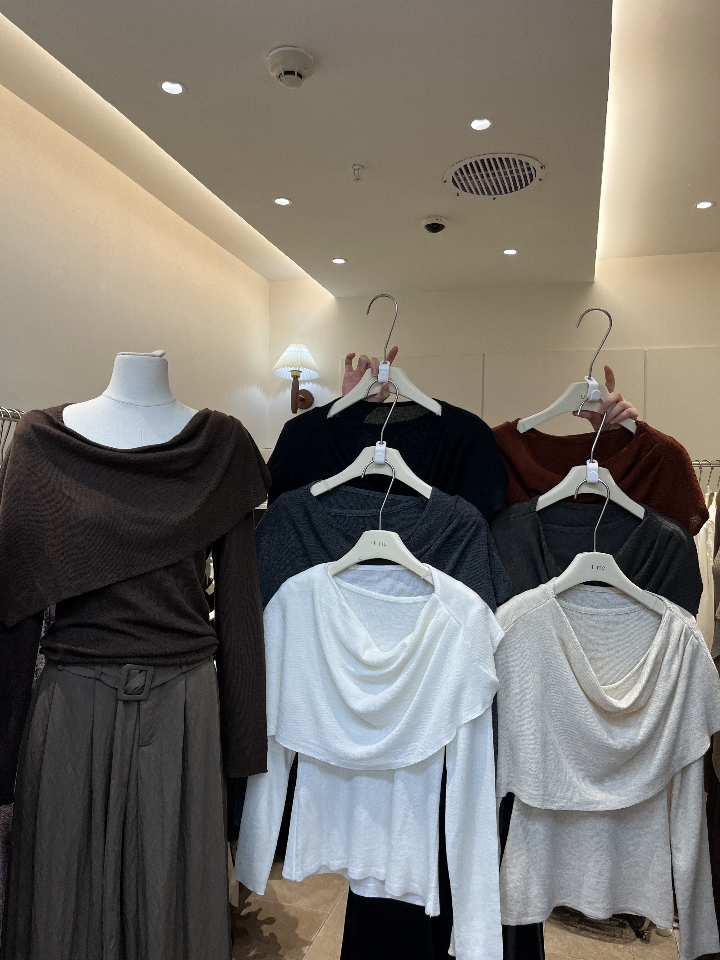 带披肩针织衫女秋气质复古法式宽松轻熟显瘦千金风别致长袖上衣