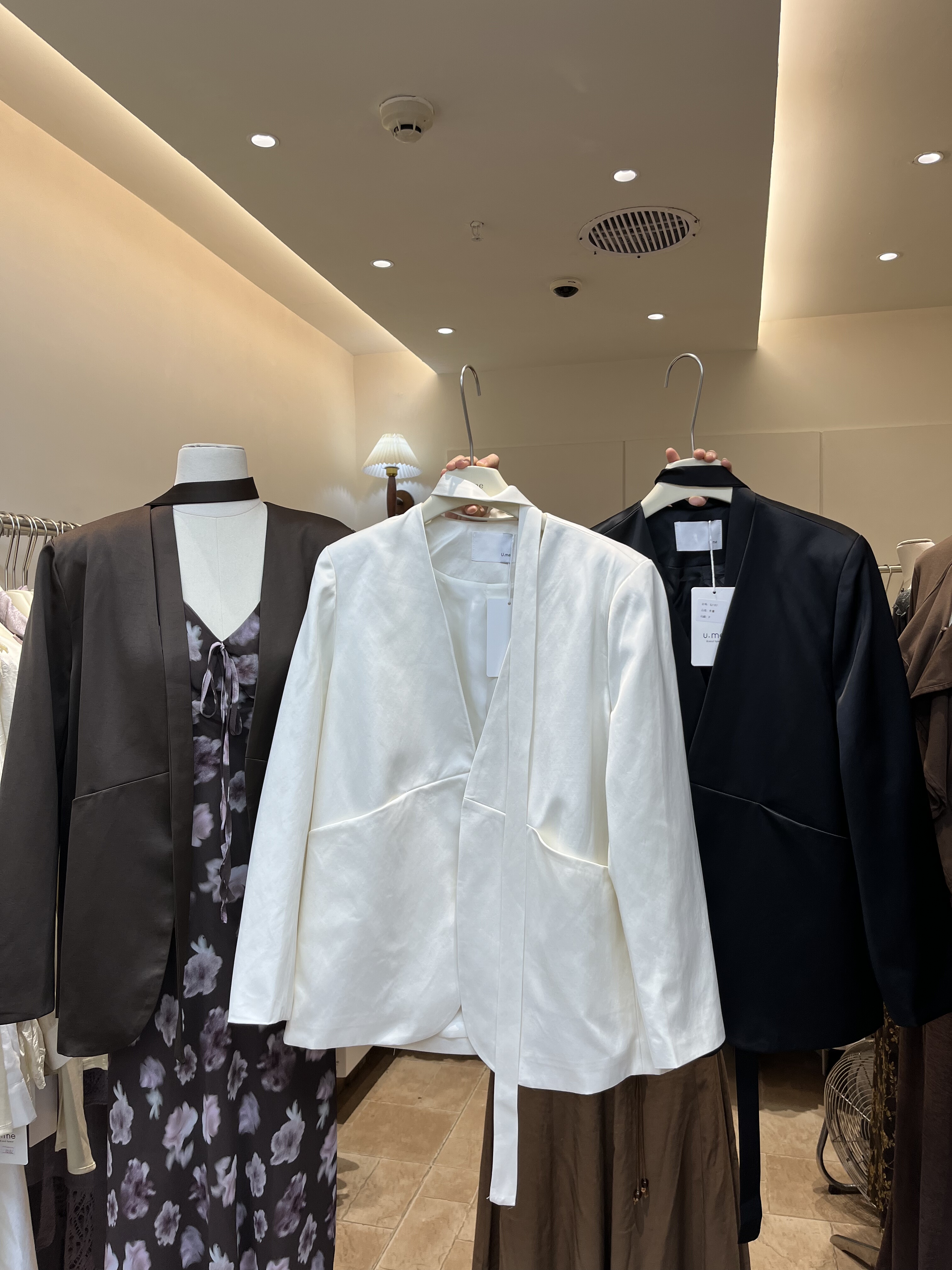 广州2025U.me气质无领西装外套女宽松百搭飘带口袋西服
