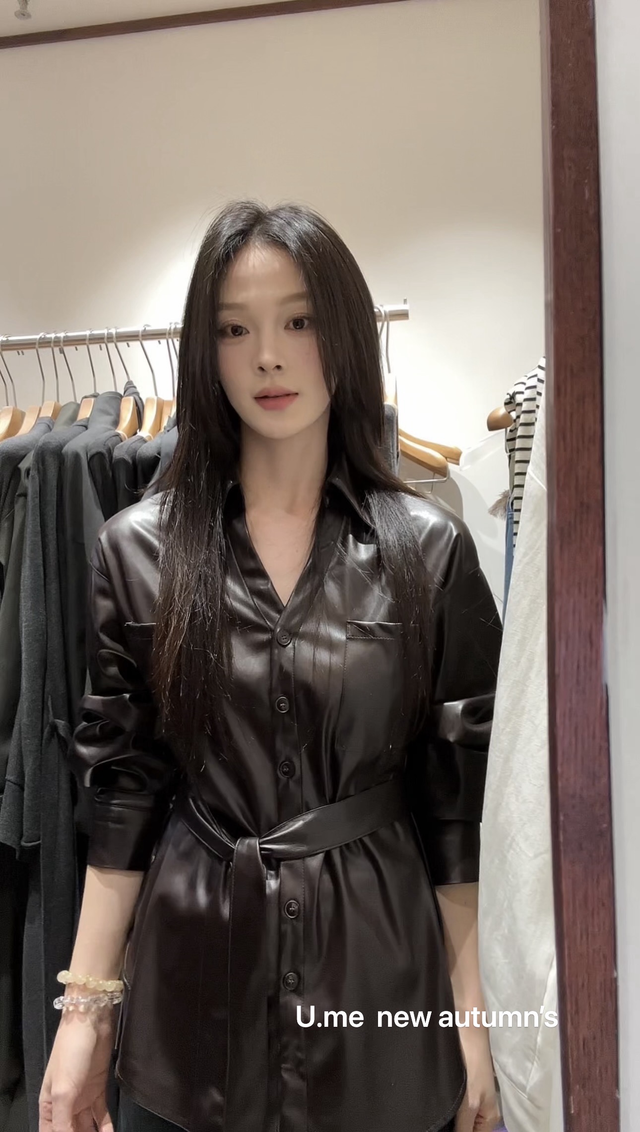 广州2025U.me西装领气场衬衫款皮衣外套2025初秋皮衣配腰带