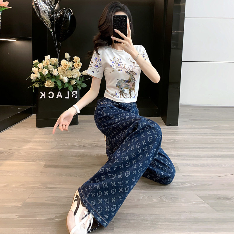 减龄穿搭一整套女夏季小鹿烫钻印花短袖T恤高端阔腿牛仔裤两件套