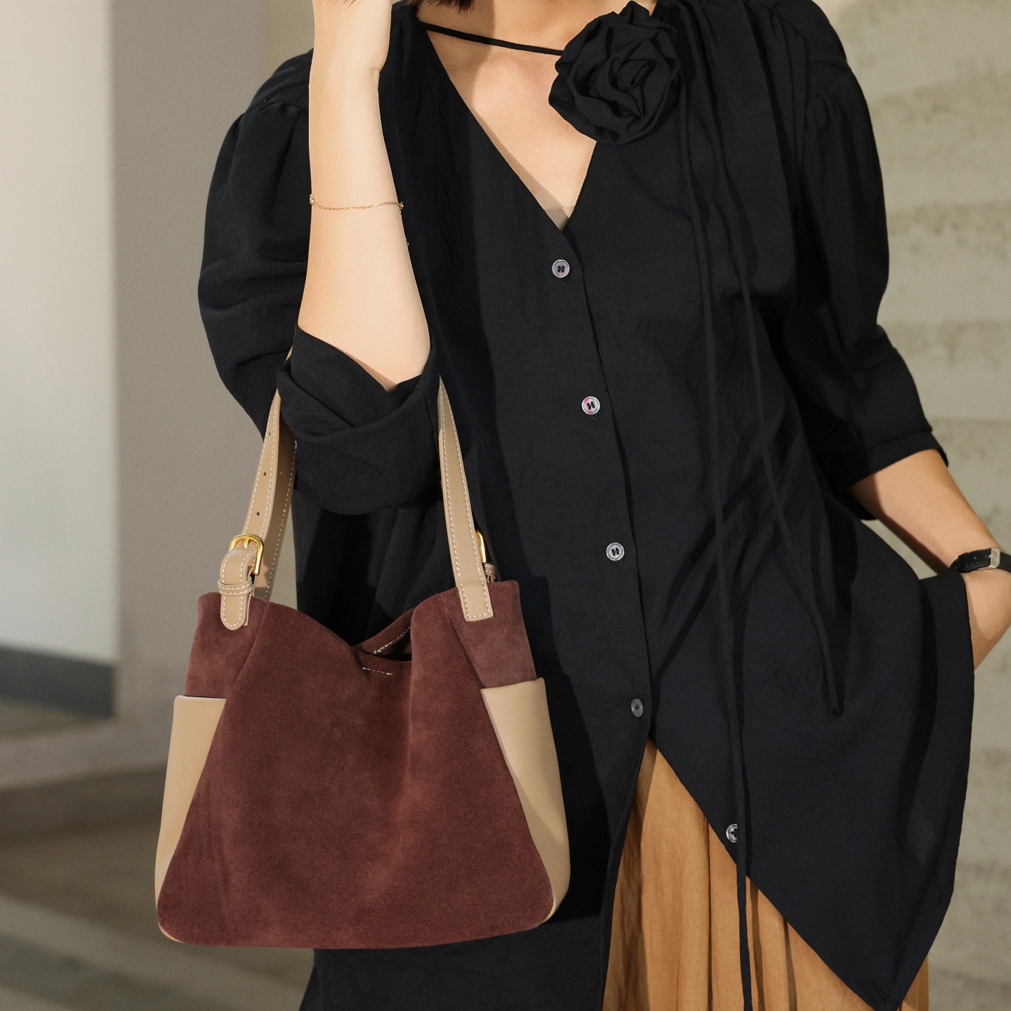 【梦诗家】菜篮子磨砂拼色牛皮大容量高级感通勤手提单肩水桶包