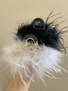 Busan纯欲高级感2025年新款 羽毛抓夹ins风鸵鸟毛发夹鲨鱼夹毛毛夹