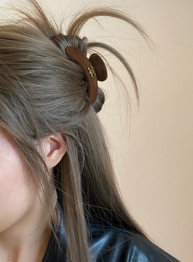 Busan复古小众月亮弧形棕色字母抓夹时尚百搭半扎发夹鲨鱼夹头饰