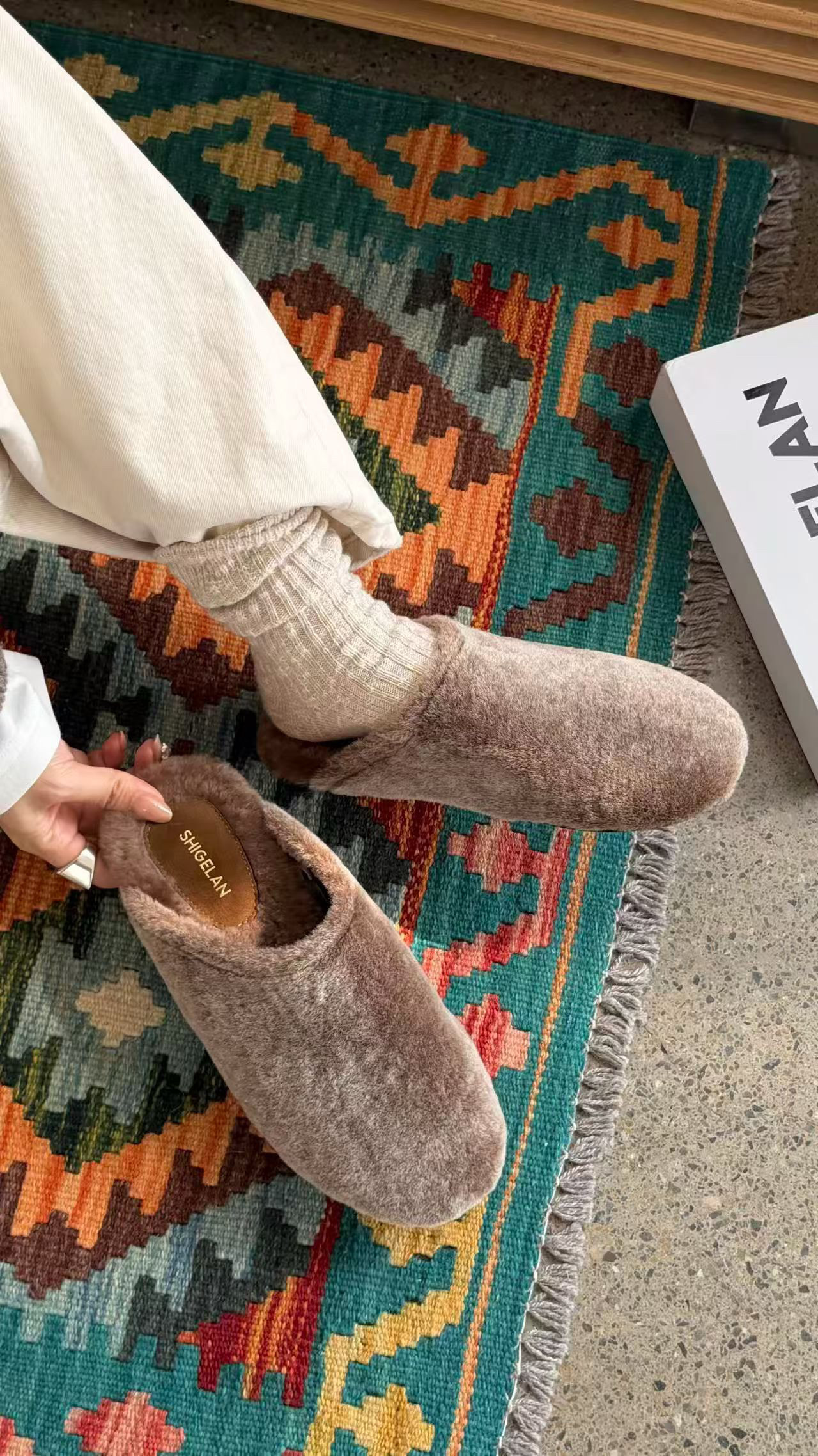 诗歌兰厚底皮毛一体包头拖鞋