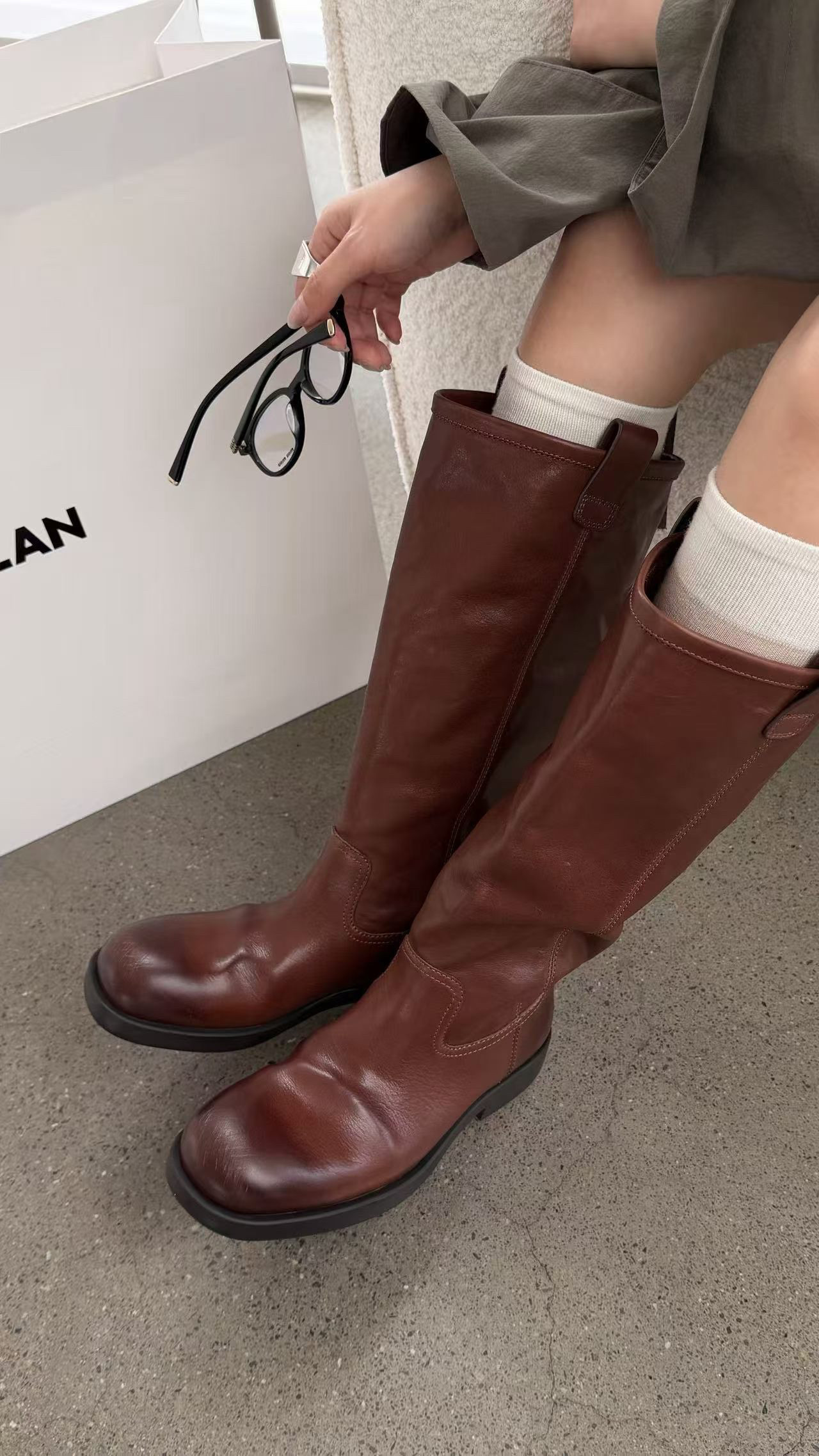 诗歌兰真皮女鞋2026秋季新款时尚百搭圆头粗跟骑士靴复古高筒靴潮
