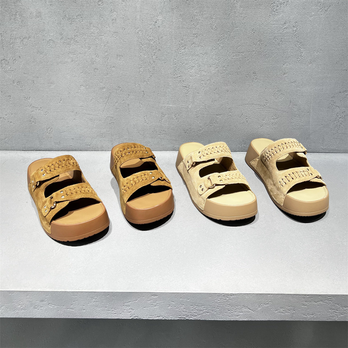 欧洲站女2026夏新款真皮扣带厚底外穿一字拖凉鞋沙滩风露趾凉拖鞋