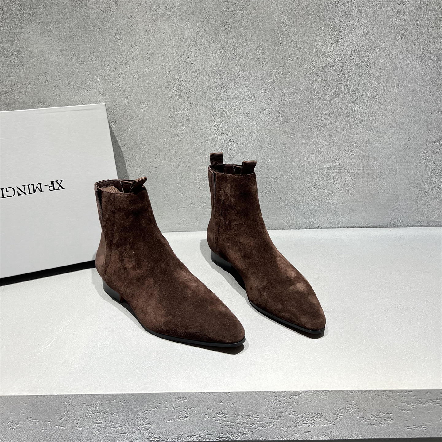 真皮磨砂皮平底切尔西短靴马丁靴