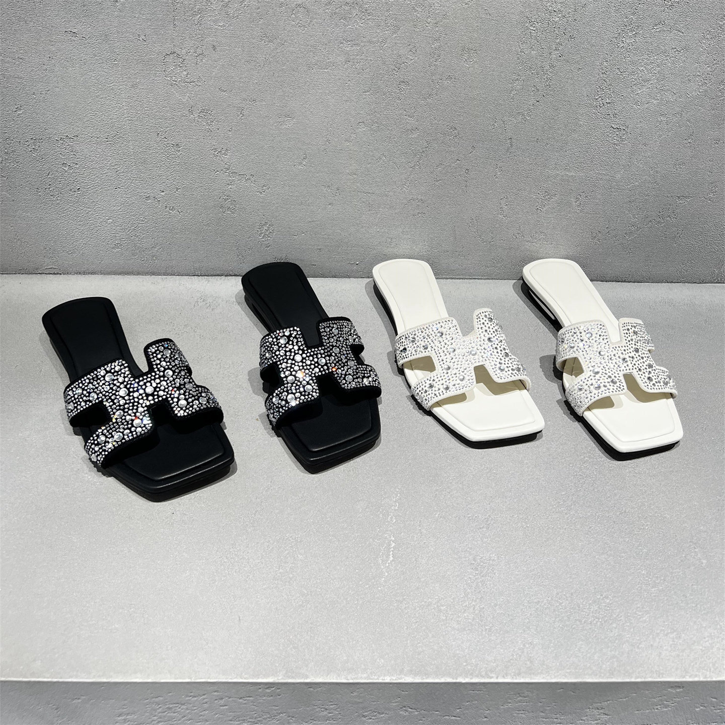 欧洲站女鞋2026夏新款欧货真皮烫钻外穿粗跟一字拖凉鞋露趾凉拖鞋