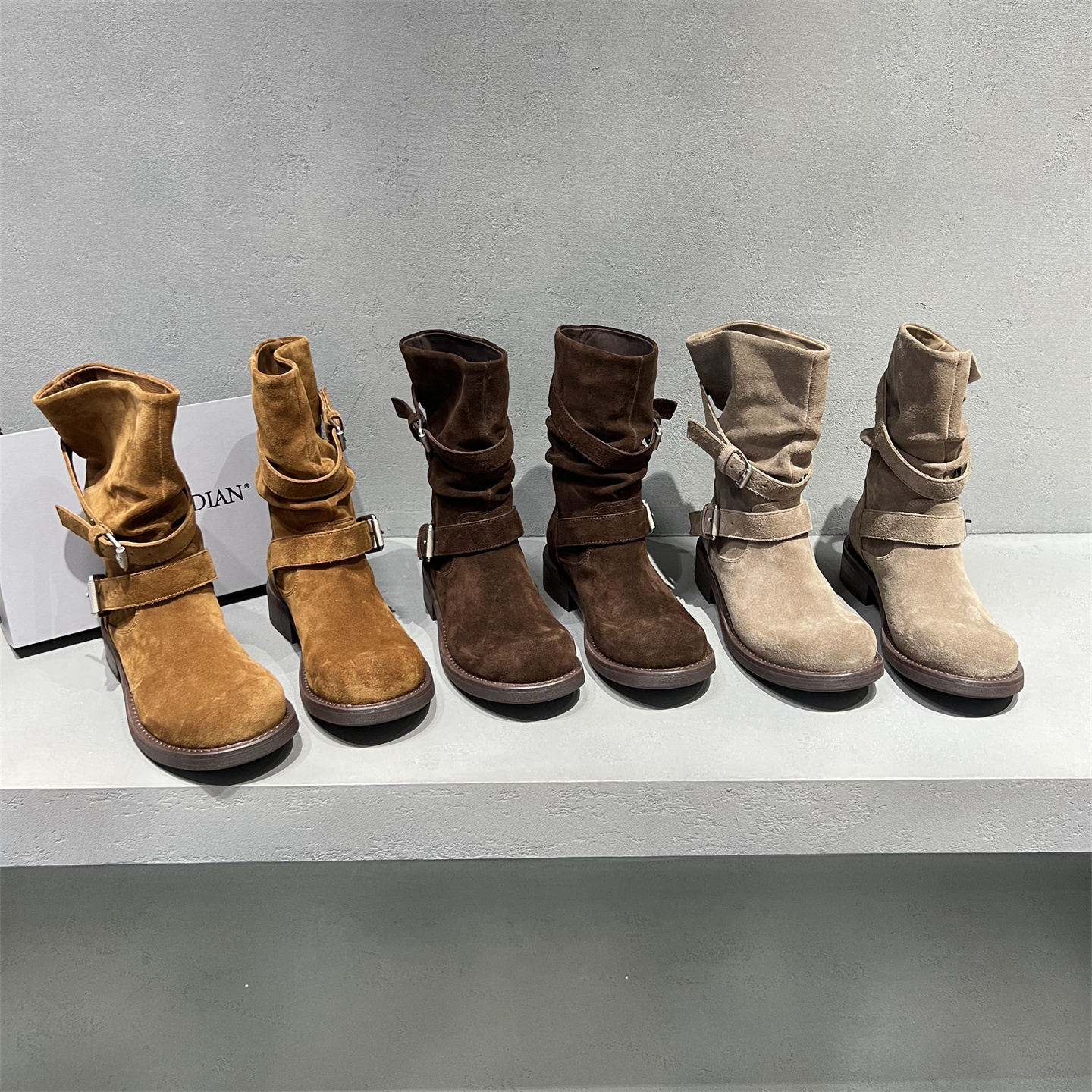 真皮磨砂皮扣带中筒堆堆靴马丁靴