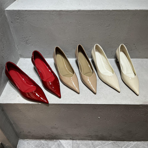 乐魔真皮尖头细跟时尚高跟鞋单鞋