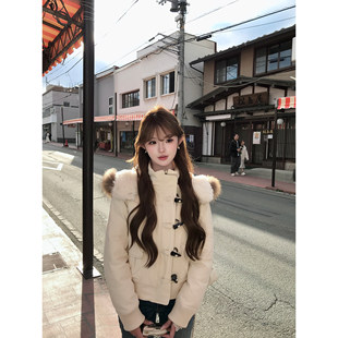 白鸭绒白色连帽羽绒服女收腰2026新款巨好看短款大毛领外套可爱