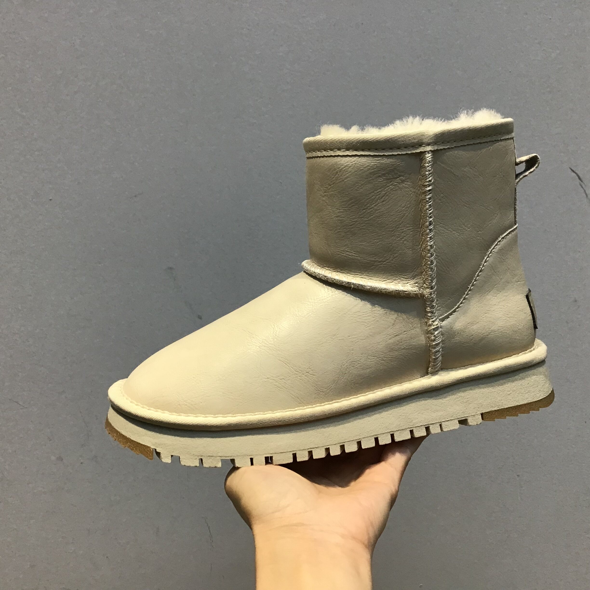 雪地靴女全羊毛内里防水雪地靴